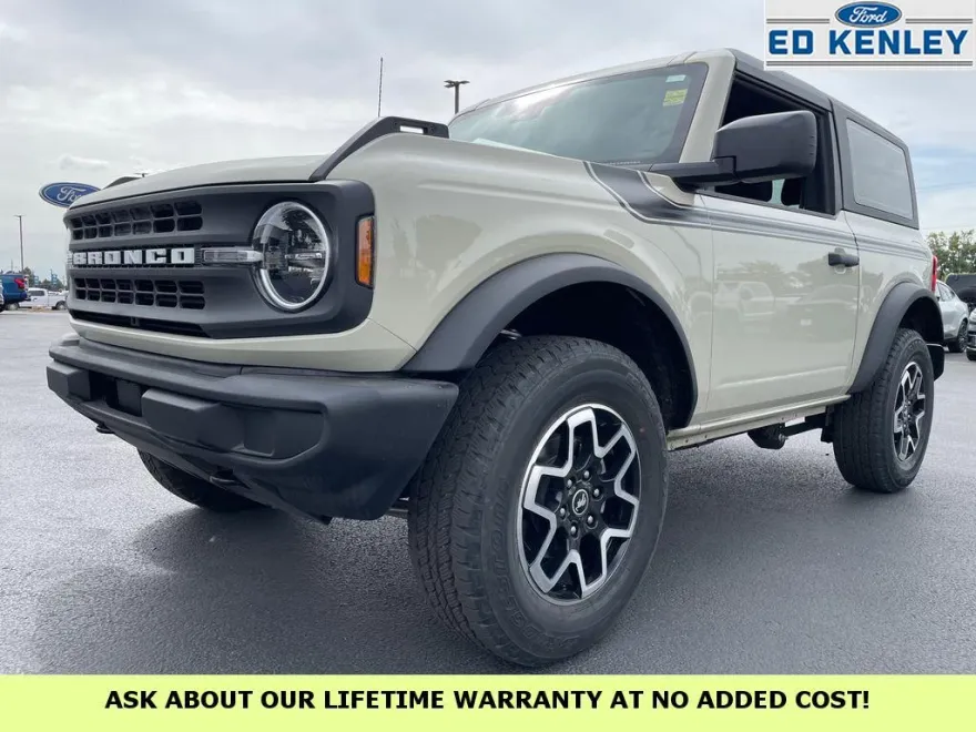 2025 Ford Bronco Base photo 1