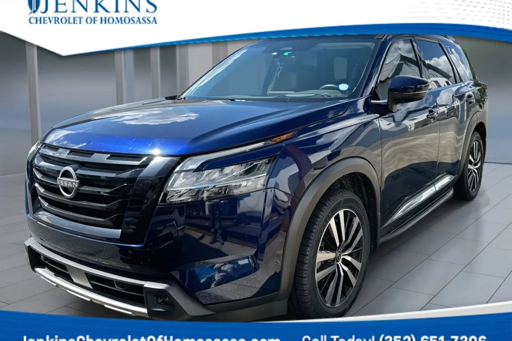 2023 Nissan Pathfinder Platinum photo 1