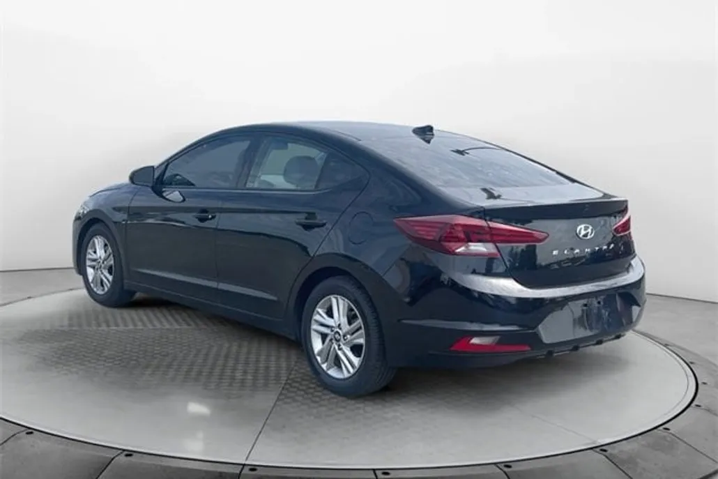 2020 Hyundai Elantra SEL photo 1