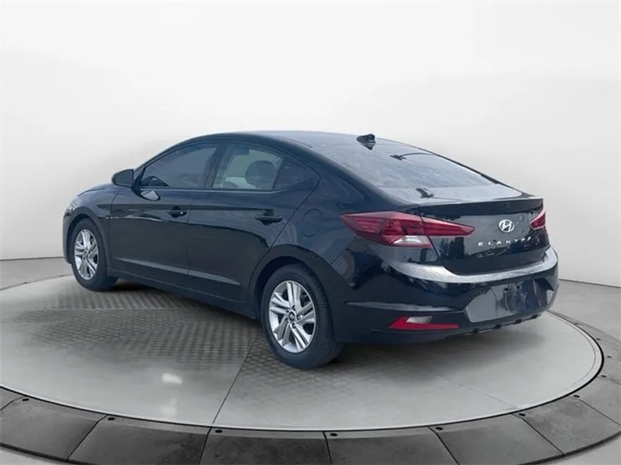 2020 Hyundai Elantra SEL photo 1