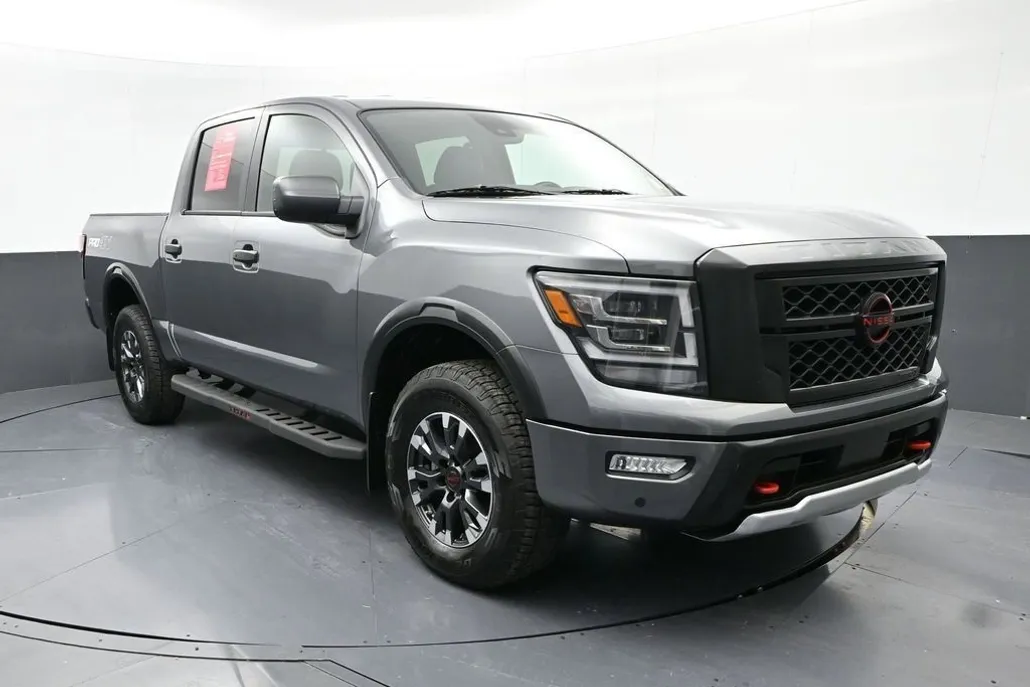 2024 Nissan Titan PRO-4X photo 1