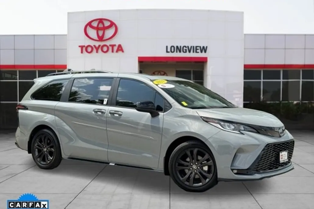 2025 Toyota Sienna XSE photo 1