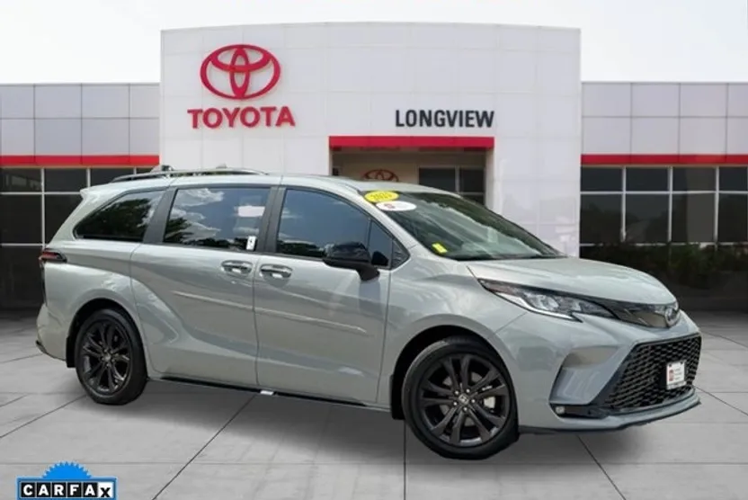 2025 Toyota Sienna XSE photo 1