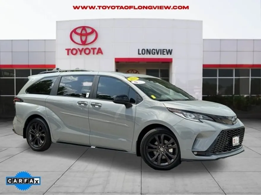2025 Toyota Sienna XSE photo 1