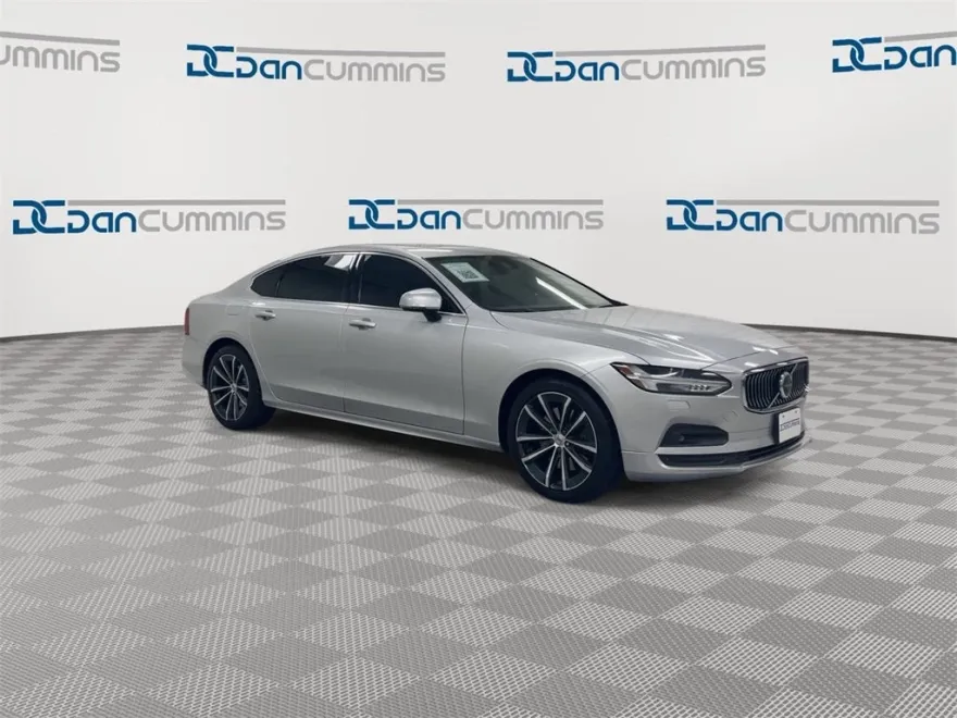 2021 Volvo S90 Momentum photo 1