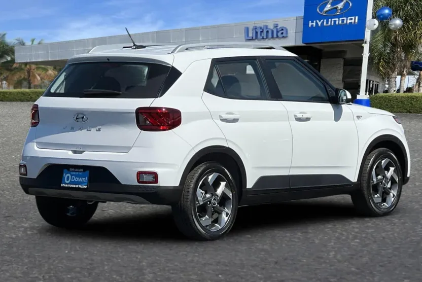 2025 Hyundai Venue SEL photo 1