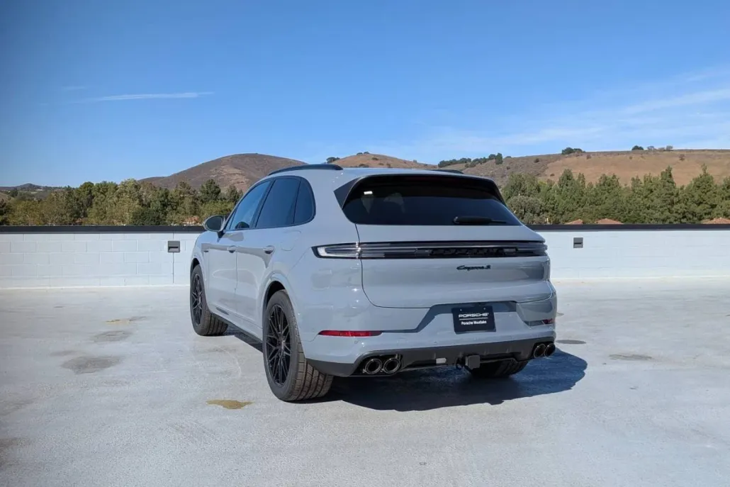 2025 Porsche Cayenne S E-Hybrid photo 1