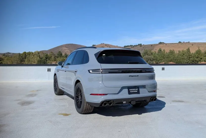 2025 Porsche Cayenne S E-Hybrid photo 1