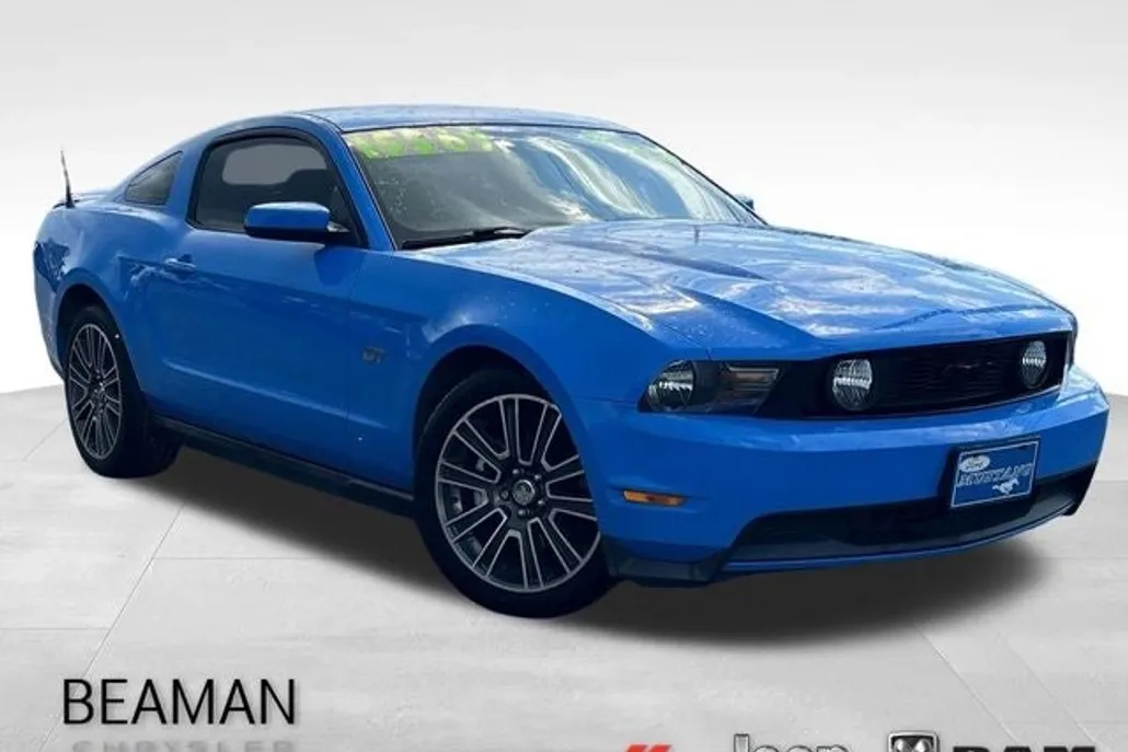 2010 Ford Mustang GT photo 1
