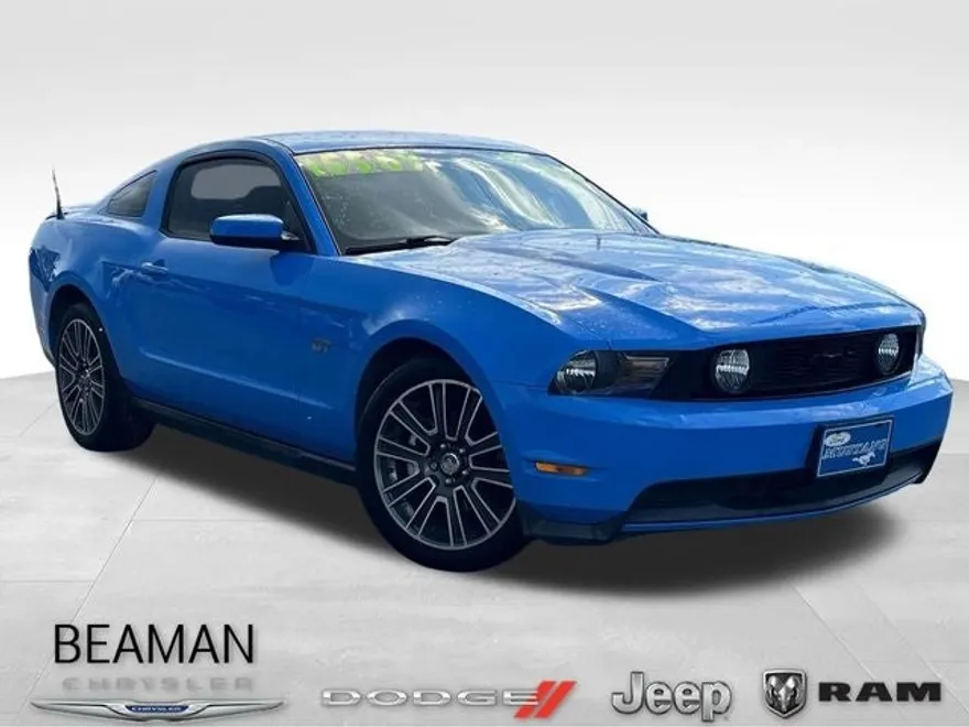 2010 Ford Mustang GT photo 1
