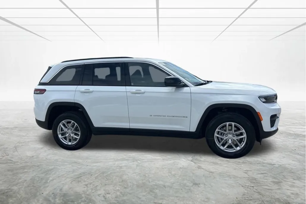 2025 Jeep Grand Cherokee Laredo X photo 1