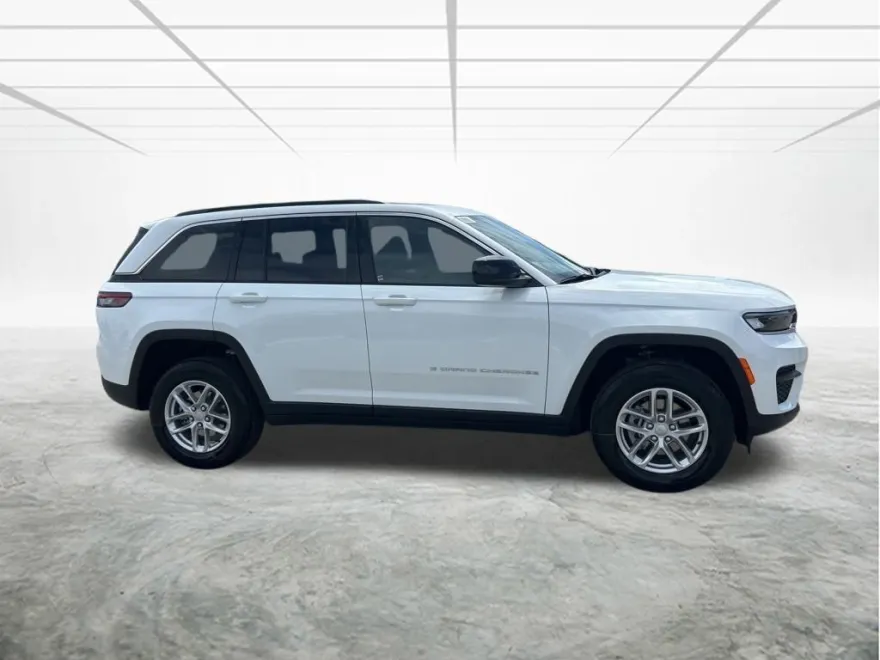2025 Jeep Grand Cherokee Laredo X photo 1
