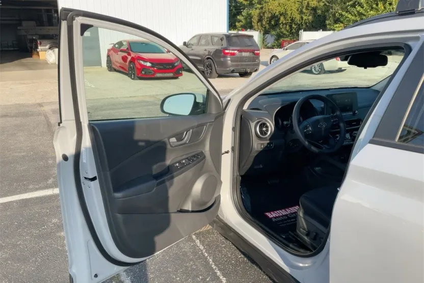 2023 Hyundai Kona SEL photo 1