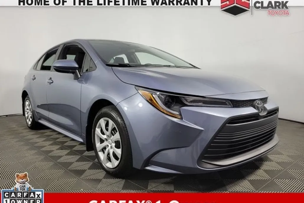 2025 Toyota Corolla LE photo 1