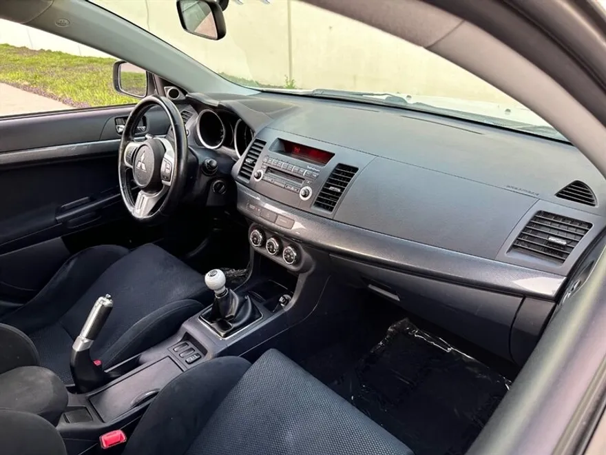 2010 Mitsubishi Lancer Evolution GSR photo 16