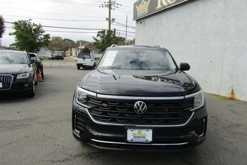 2024 Volkswagen Atlas SEL Premium R-Line photo 1