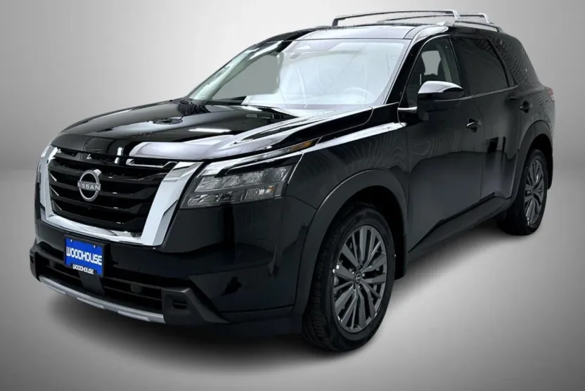2025 Nissan Pathfinder SL photo 1