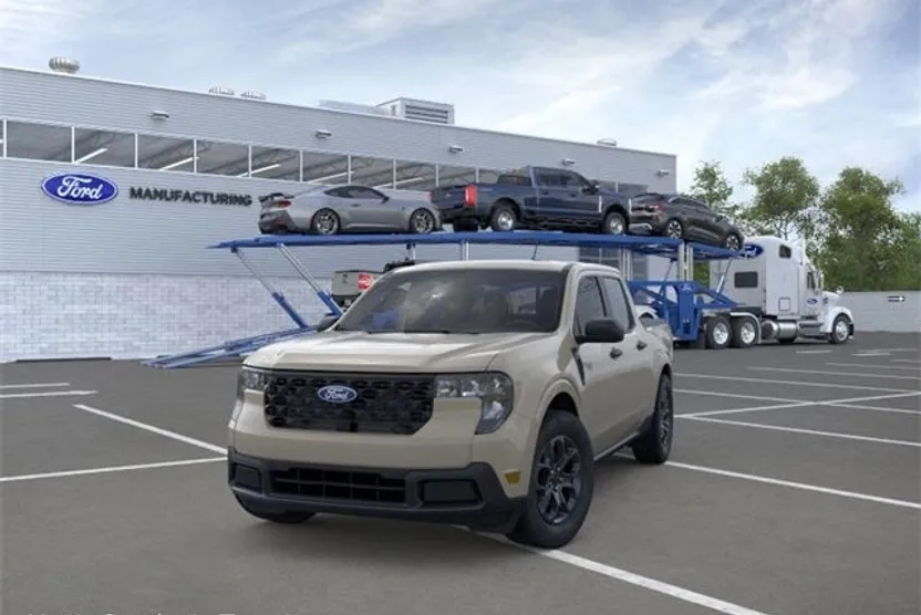 2025 Ford Maverick XLT photo 1