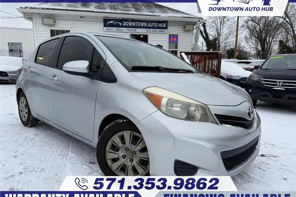 2014 Toyota Yaris LE photo 1