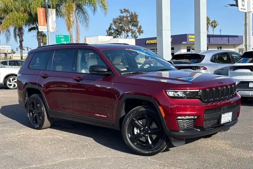 2025 Jeep Grand Cherokee Limited photo 1