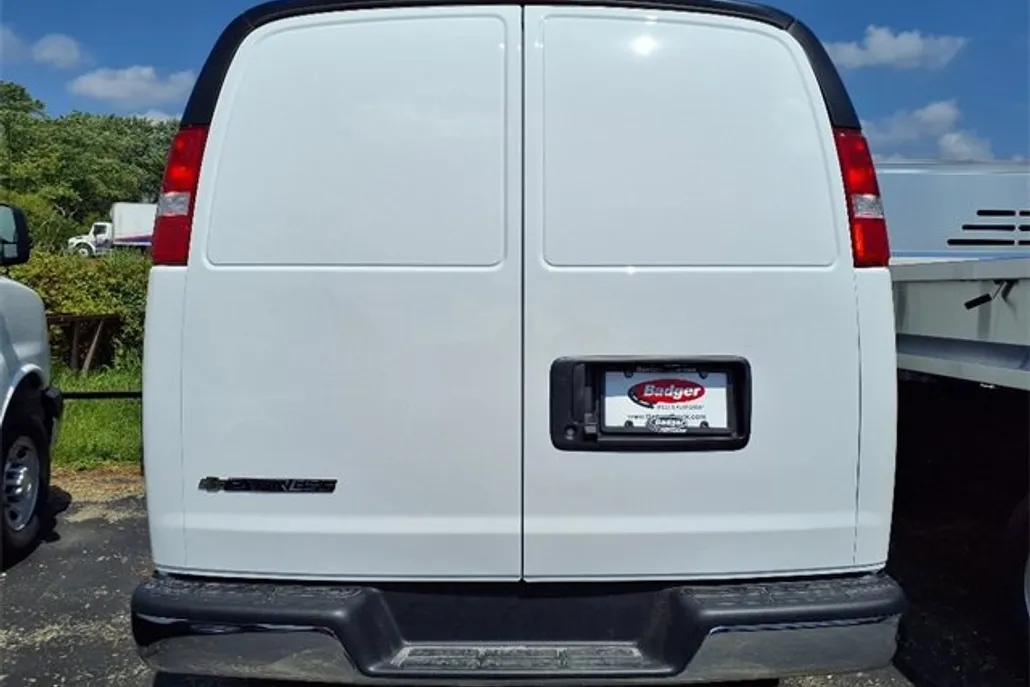 2025 Chevrolet Express Cargo 2500 photo 1