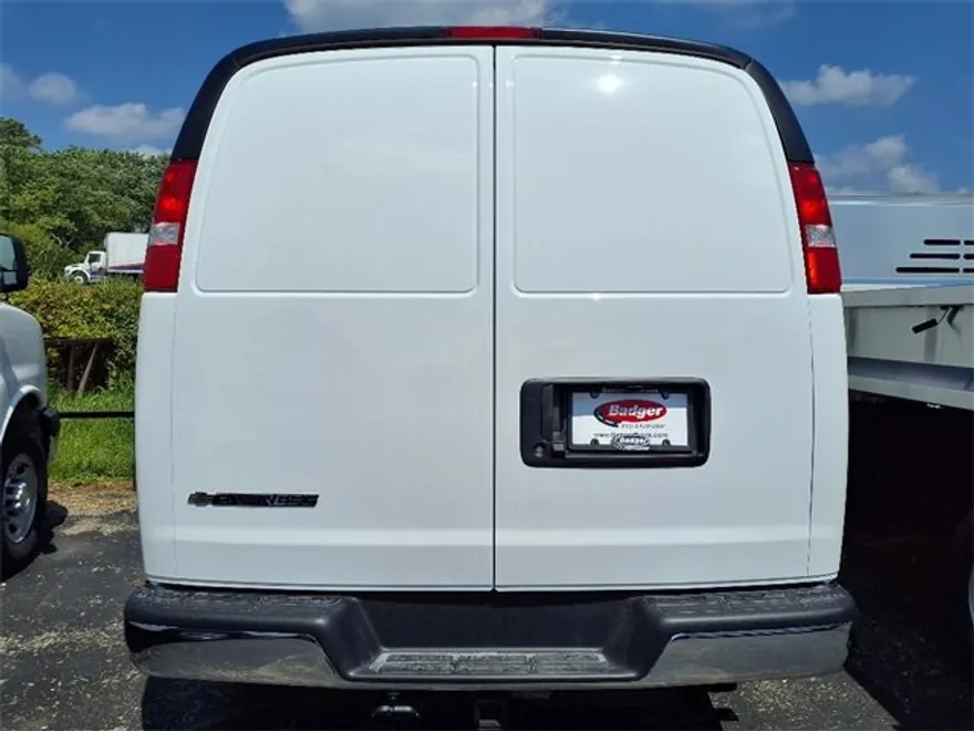 2025 Chevrolet Express Cargo 2500 photo 1