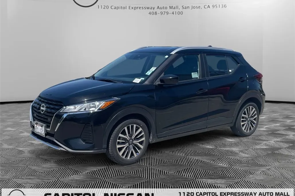 2022 Nissan Kicks SV photo 1