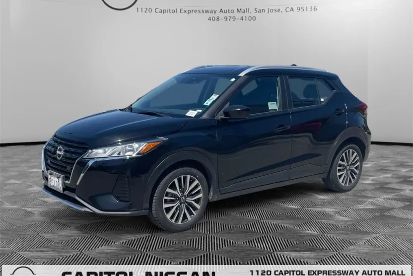 2022 Nissan Kicks SV photo 1