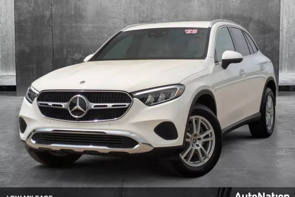 2025 Mercedes Benz GLC 300 photo 1