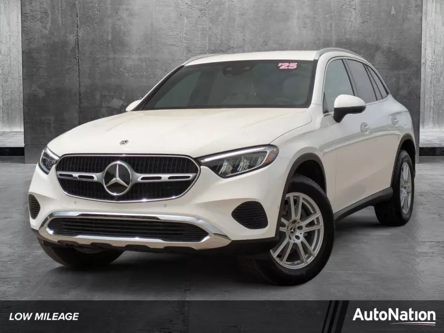 2025 Mercedes Benz GLC 300 photo 1