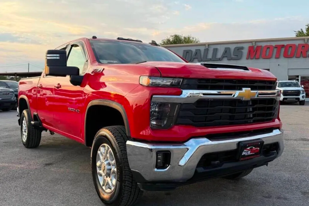 2024 Chevrolet Silverado 2500HD LT photo 1