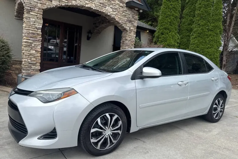 2018 Toyota Corolla XLE XSE photo 1