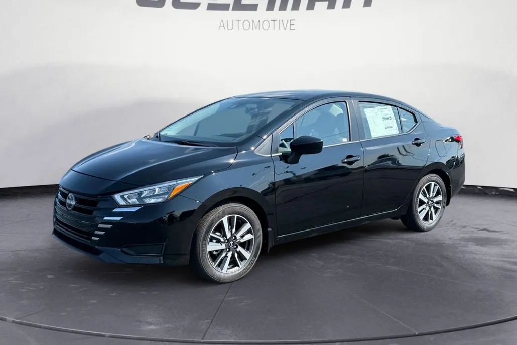 2025 Nissan Versa 1.6 SV photo 1