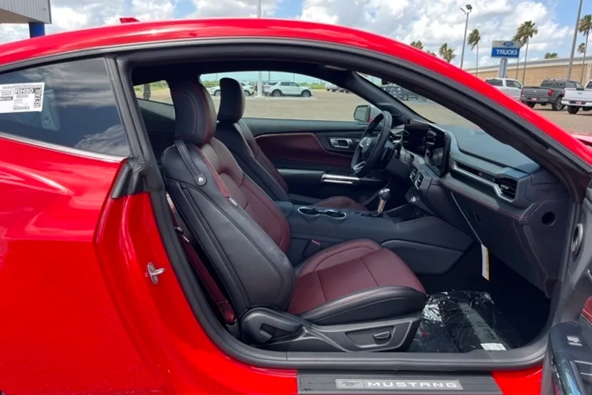 2025 Ford Mustang GT Premium photo 1