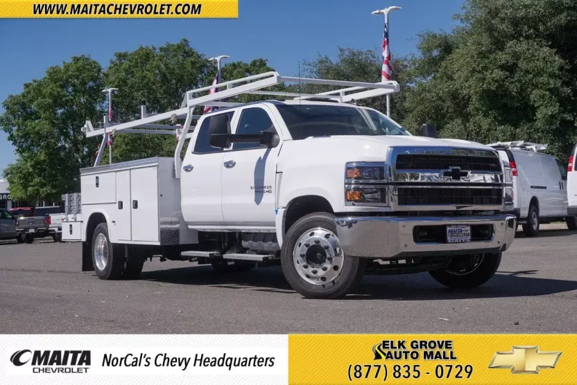 2023 Chevrolet Silverado 5500HD Work Truck photo 1