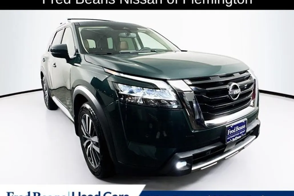2022 Nissan Pathfinder Platinum photo 1
