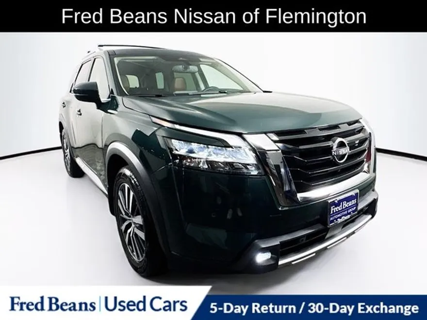 2022 Nissan Pathfinder Platinum photo 1