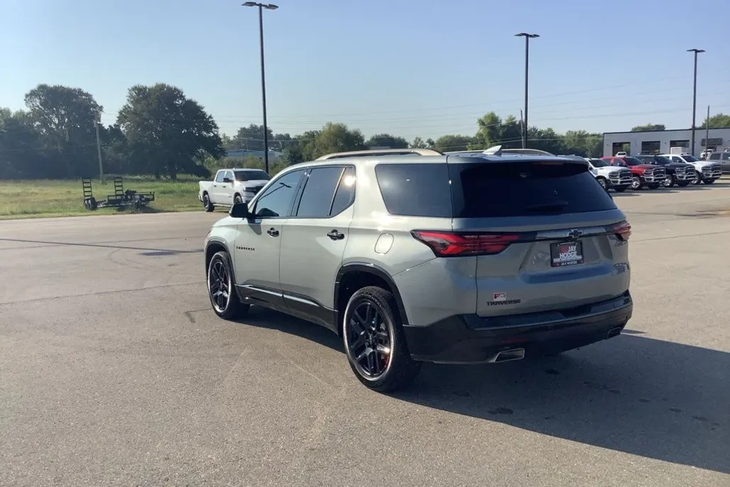 2023 Chevrolet Traverse Premier photo 1