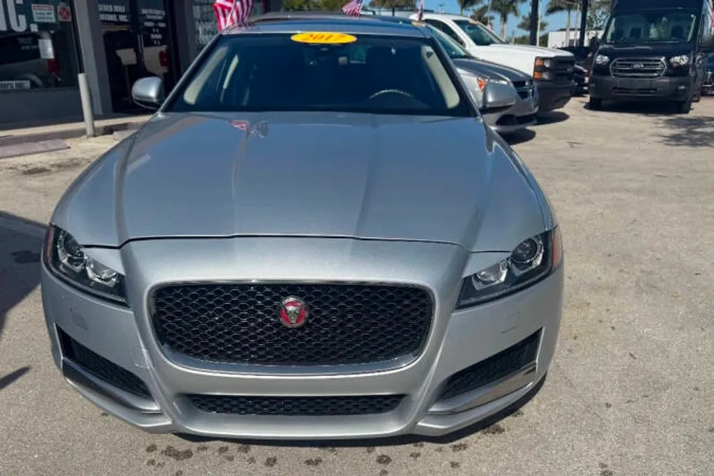 2017 Jaguar XF 35t Premium photo 1