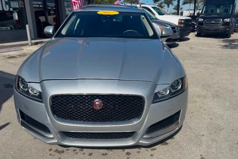 2017 Jaguar XF 35t Premium photo 1