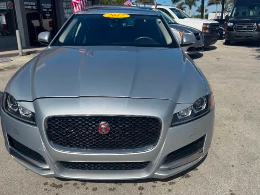 2017 Jaguar XF 35t Premium photo 1