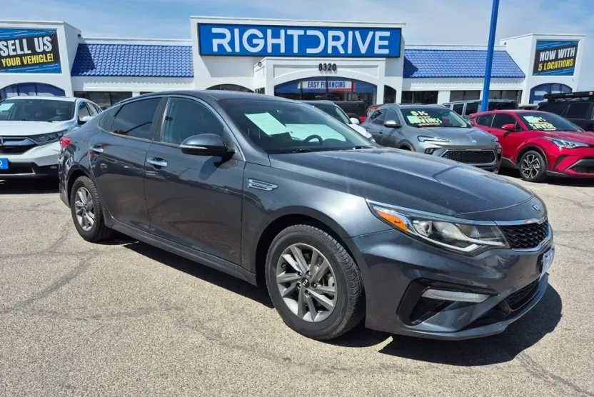 2020 Kia Optima LX photo 1