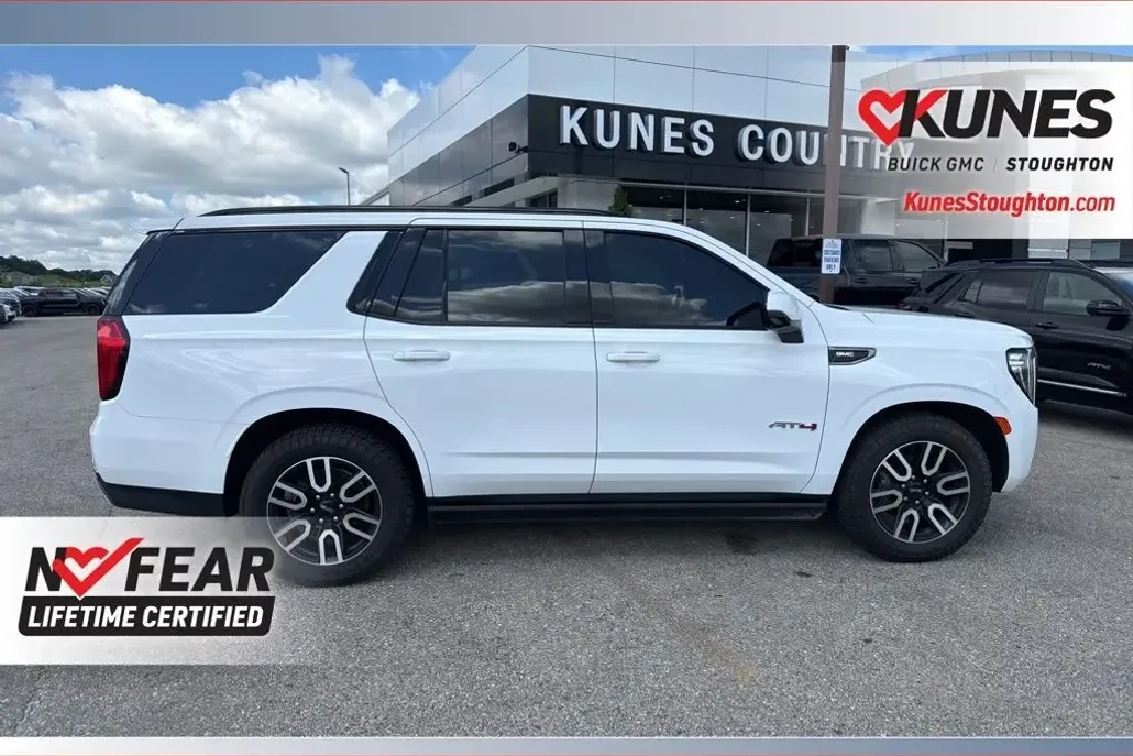 2021 Gmc Yukon AT4 photo 1