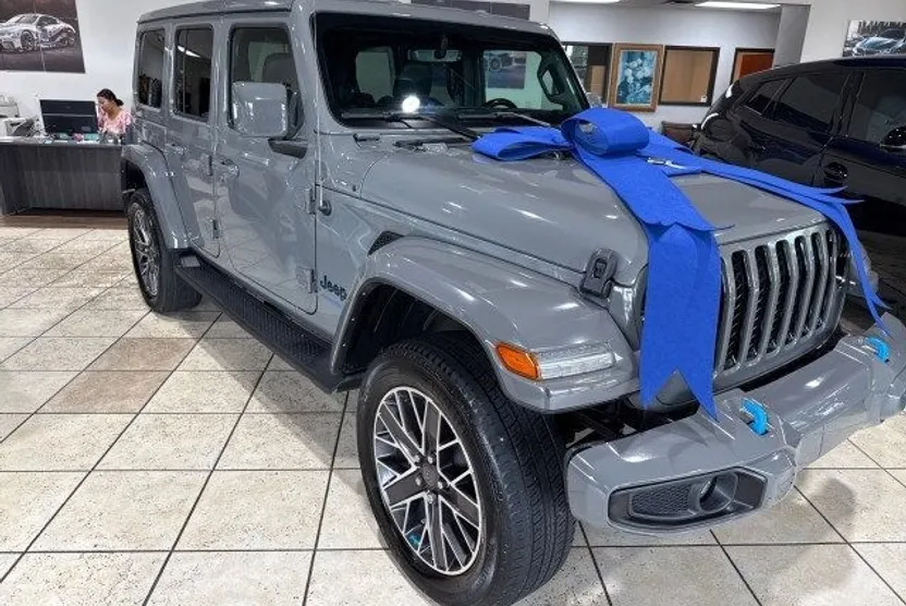 2022 Jeep Wrangler 4xe Unlimited Sahara photo 1