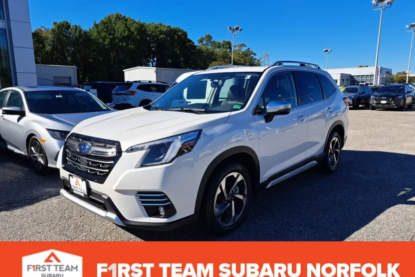 2023 Subaru Forester Touring photo 1