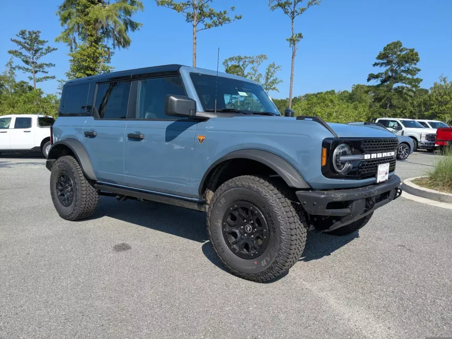 2025 Ford Bronco Badlands photo 1