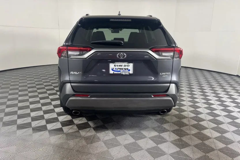 2019 Toyota RAV4 Limited photo 1