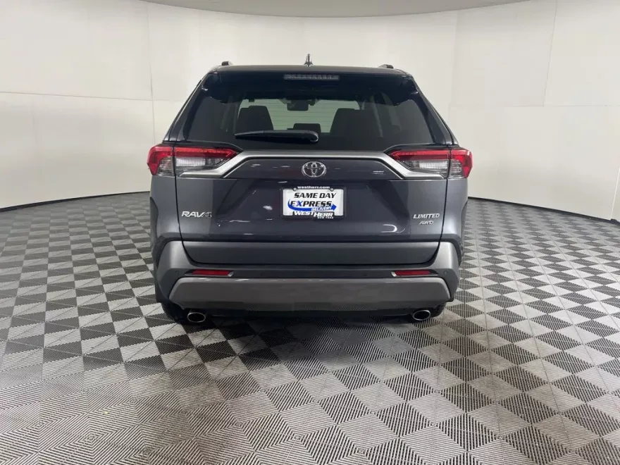 2019 Toyota RAV4 Limited photo 1