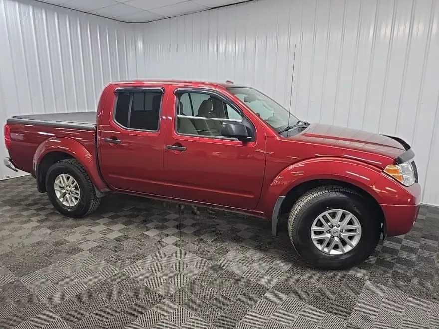 2015 Nissan Frontier SV Crew Cab photo 1