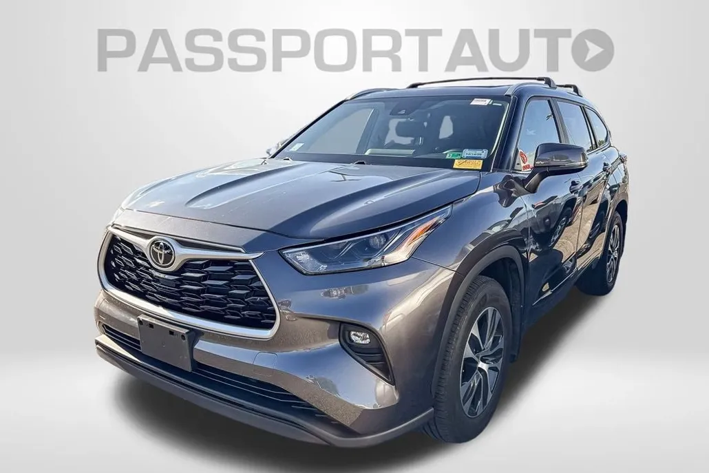2023 Toyota Highlander XLE photo 1